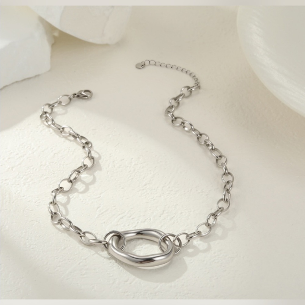 Polished Silver Interlocking Ring Chain Necklace